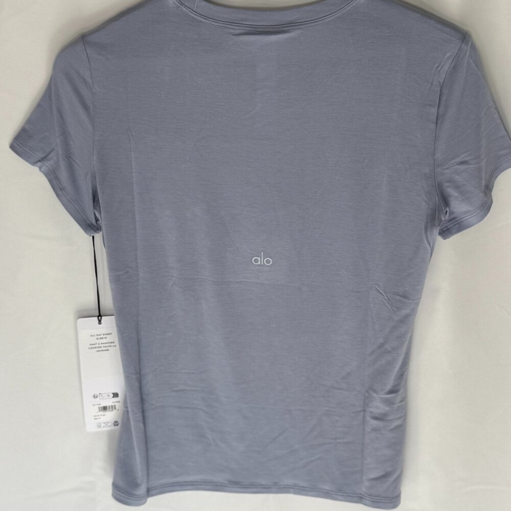 Alo All Day Short Sleeve Winter Frost - Picture 4 of 5